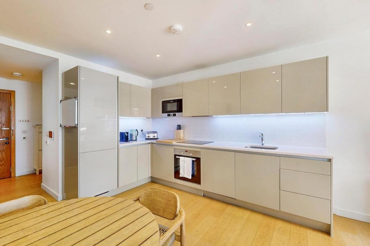 Apartment Chic 1 Bed Flat With Balcony Walking Distance To Tube