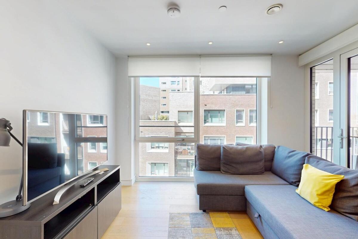 Chic 1 Bed Flat With Balcony Walking Distance To Tube Apartment *